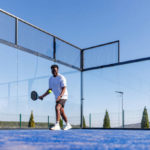 Comment une entreprise construction terrain de pickleball prépare-t-elle le sol avant les travaux ?
